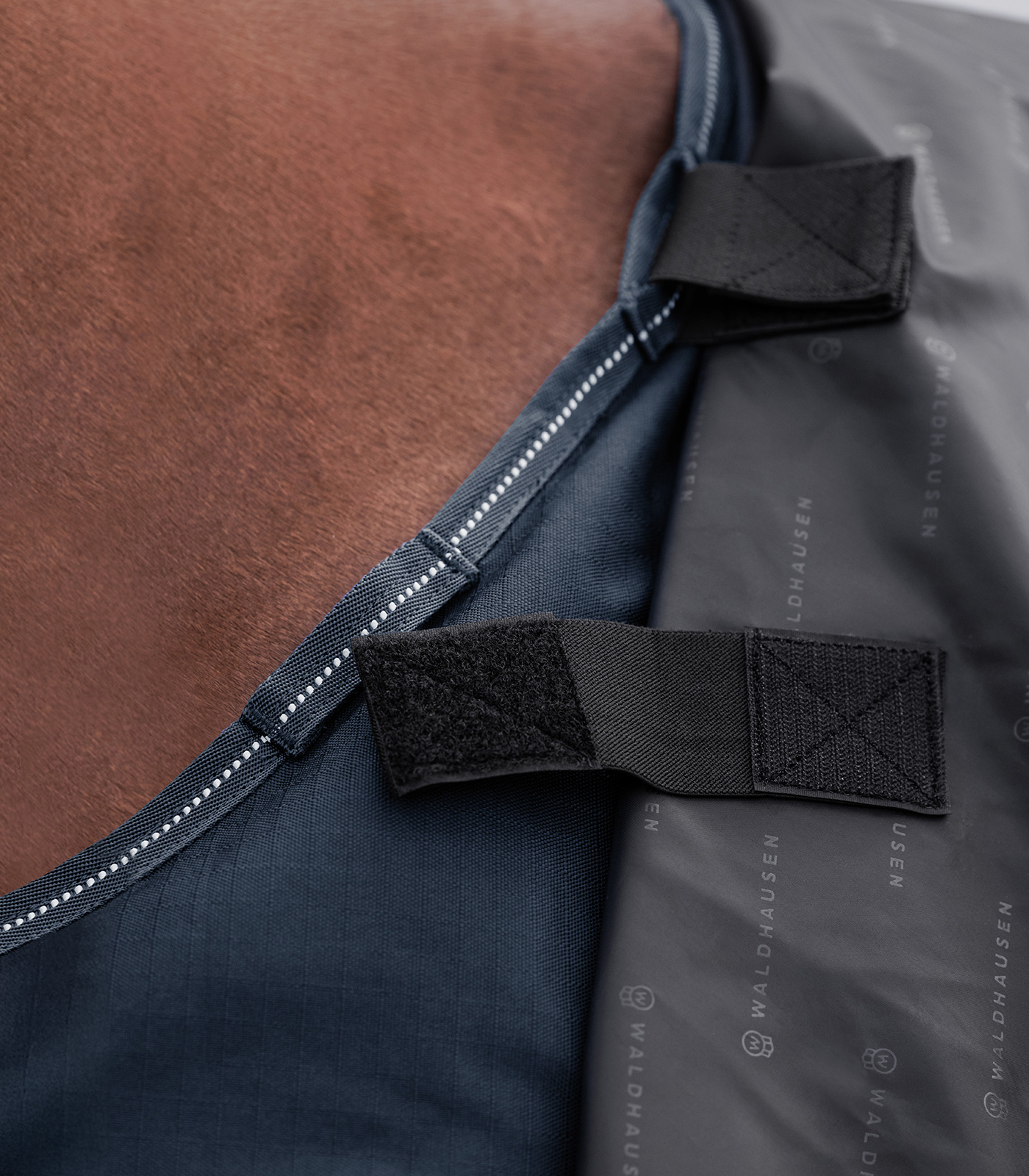 Cuello Outdoor 600D, 200 g