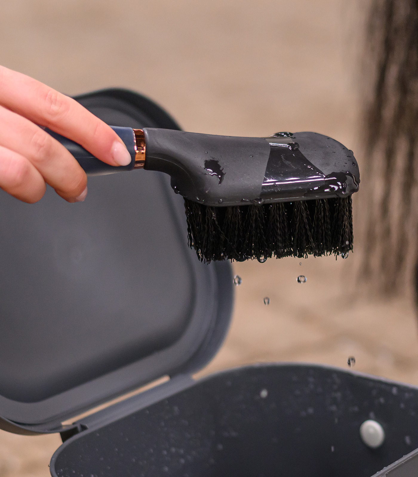 Brosse à sabots avec poignée gel