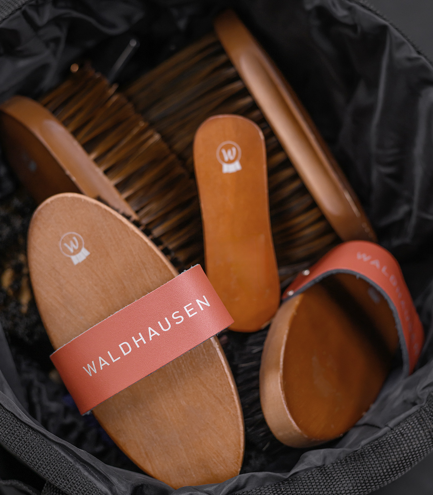 Kardätsche HardWood, Synthetikborsten