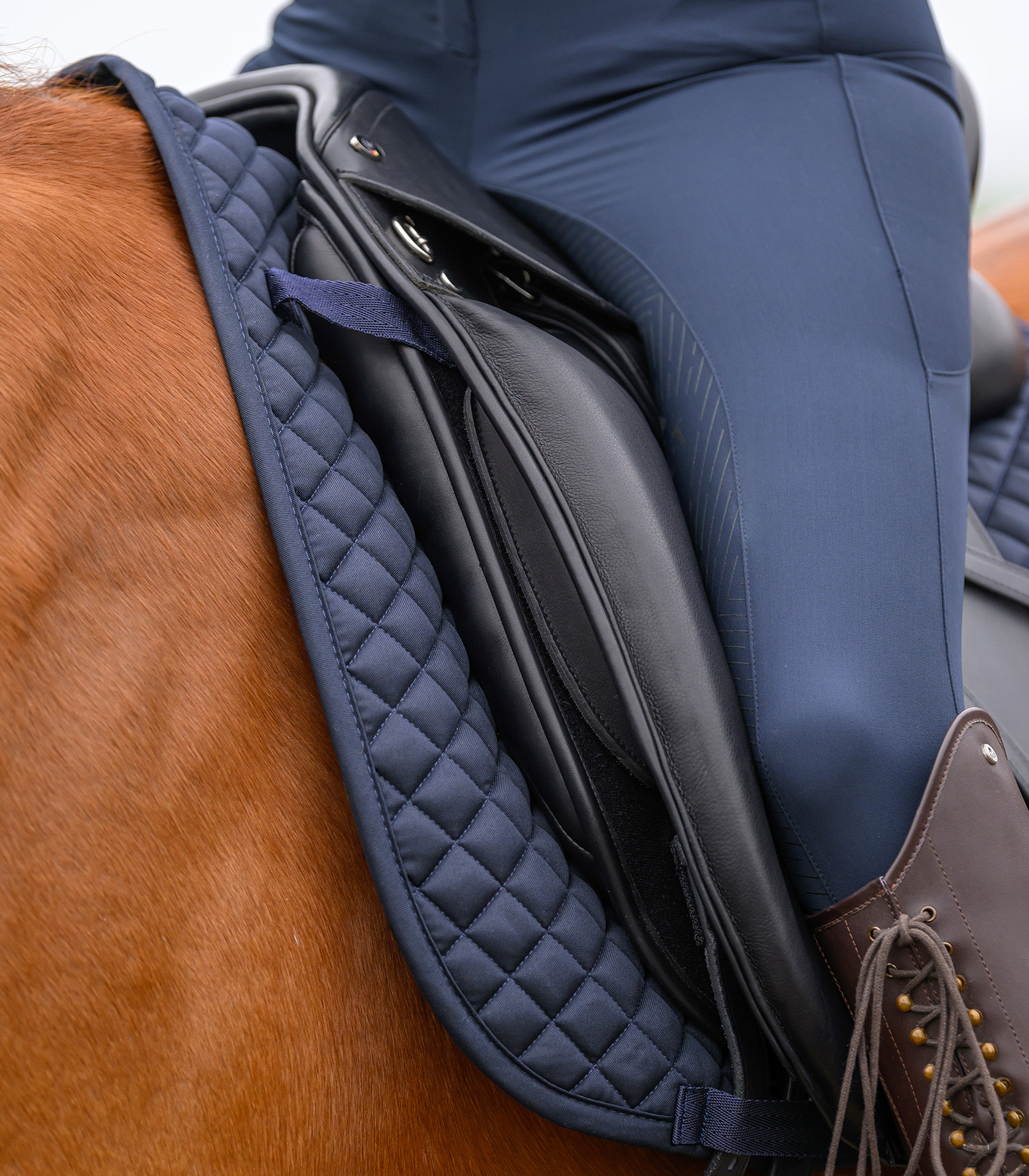 Dressursattel Comfort, Leder schwarz