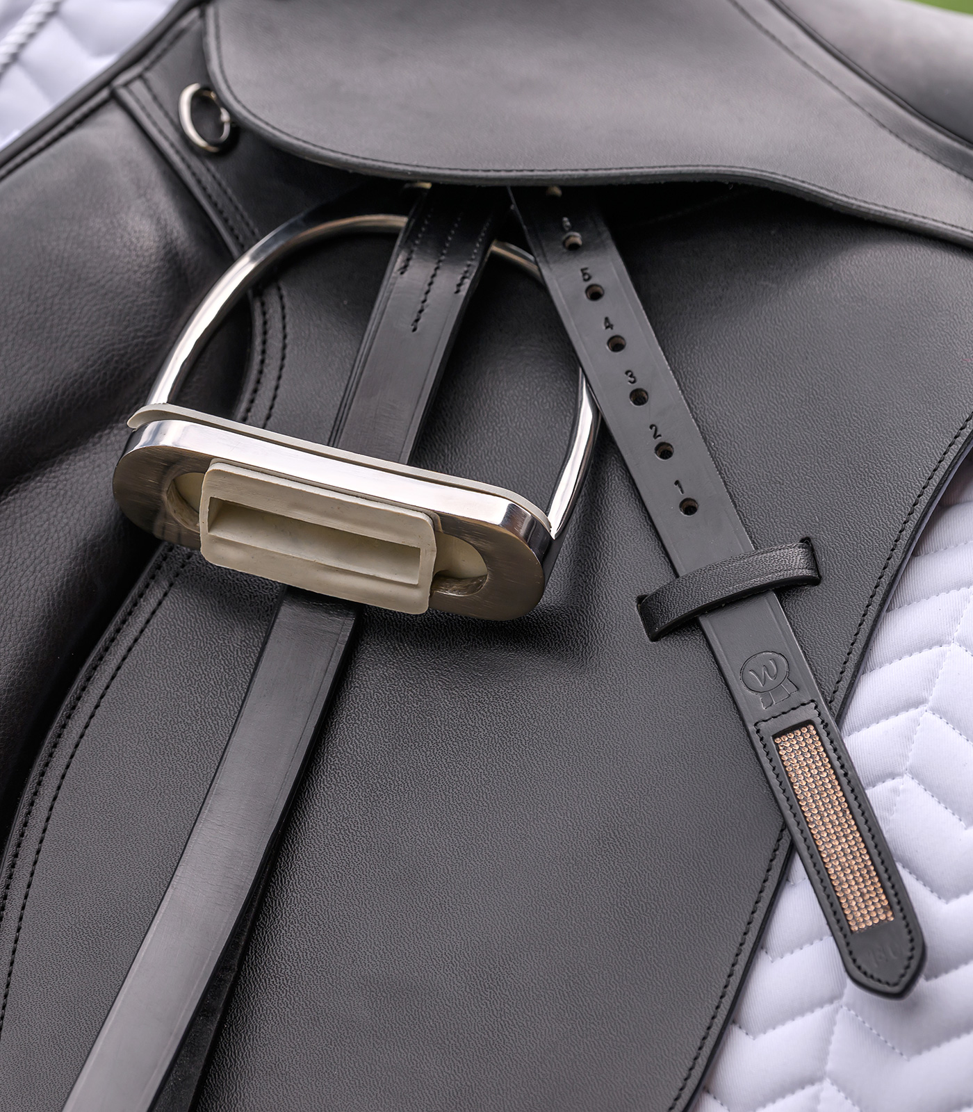 Waldhausen X-Line rosé stirrup leathers